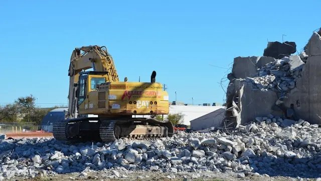 Chantier démolition — Friche industrielle Ouest-Atlantique, Cholet (49)